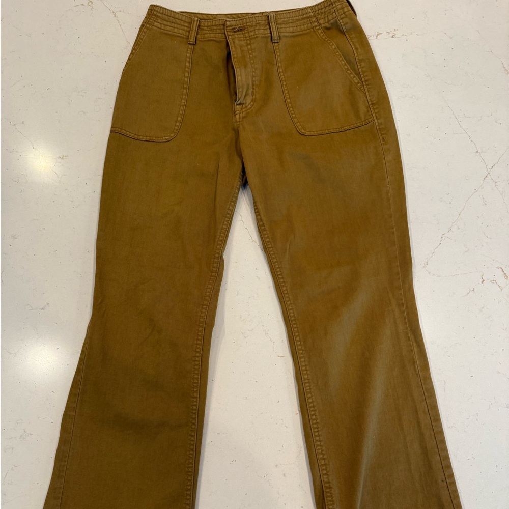 Prana women’s pants. Dark khaki. 98% cotton. 2% elastane. Machine wash cold.